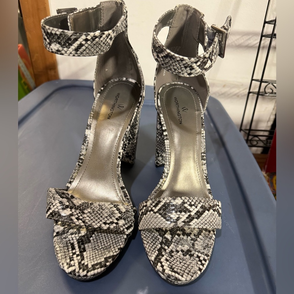 Women’s dress shoes